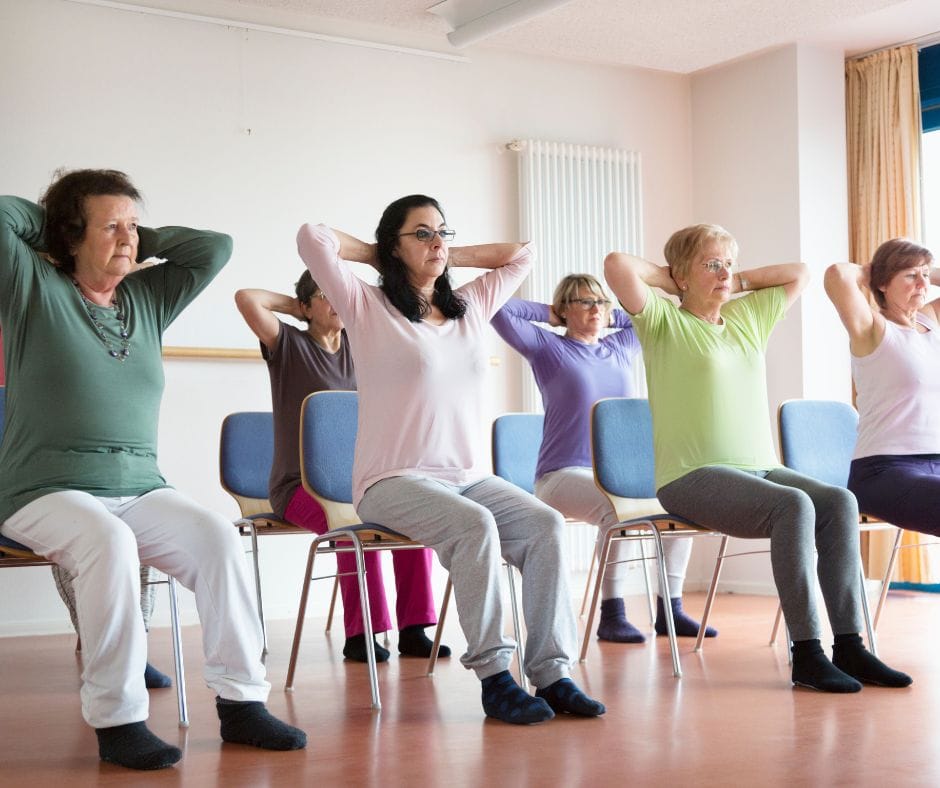 Yoga seniors (en partie sur chaise)